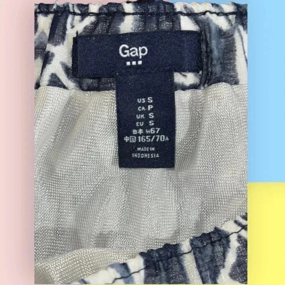 This GAP sz S maxi skirt is lightweight polyester for true flow and flounce EUC - Picture 5 of 6